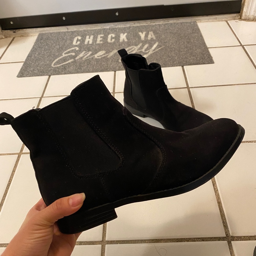 Black Chelsea boots